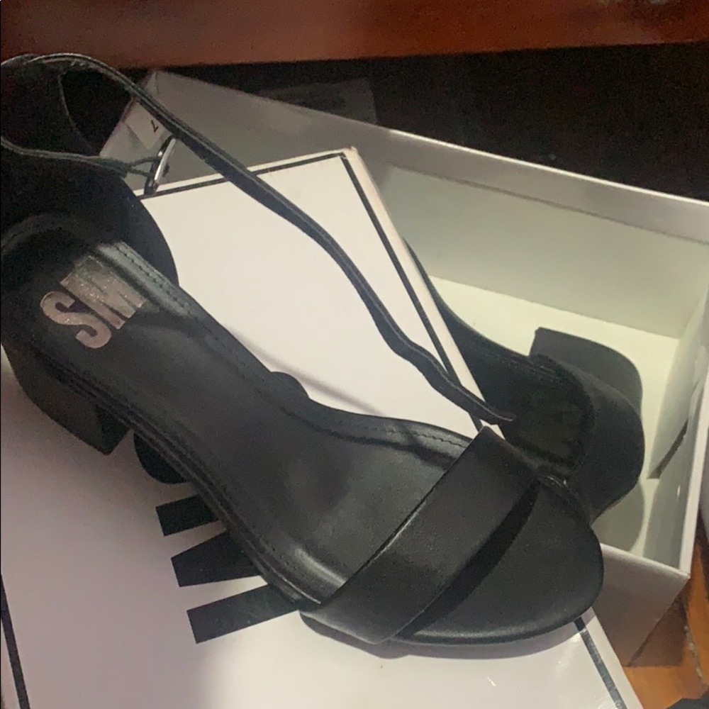 NEW NEVER WORN Sandal Heels